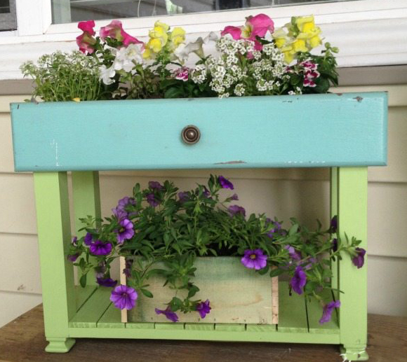 Make Old Drawers into Porch Planters